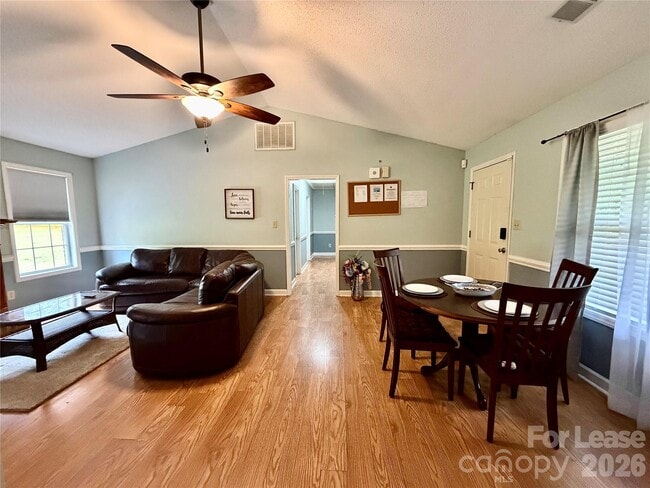 Photo - 2809 Faircroft Way