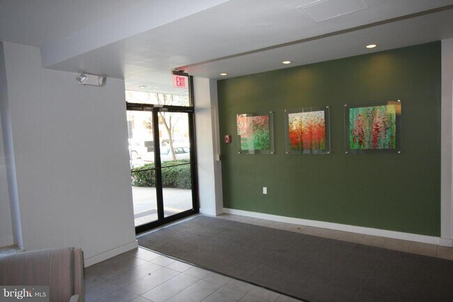 Photo - 2030 F St NW Unidad 407
