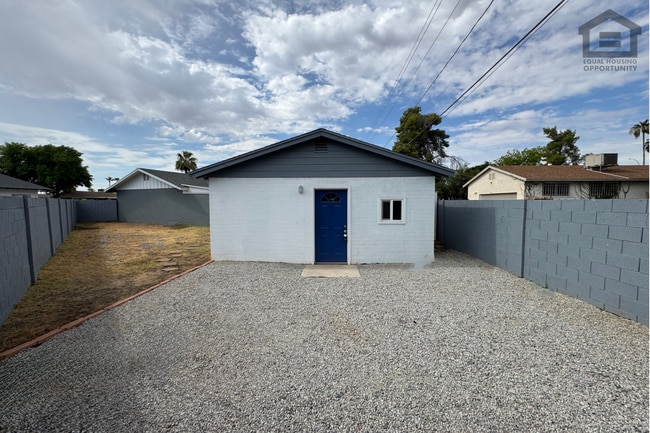 Building Photo - 232 W Gail Dr Unit 232 W Gail Dr 2