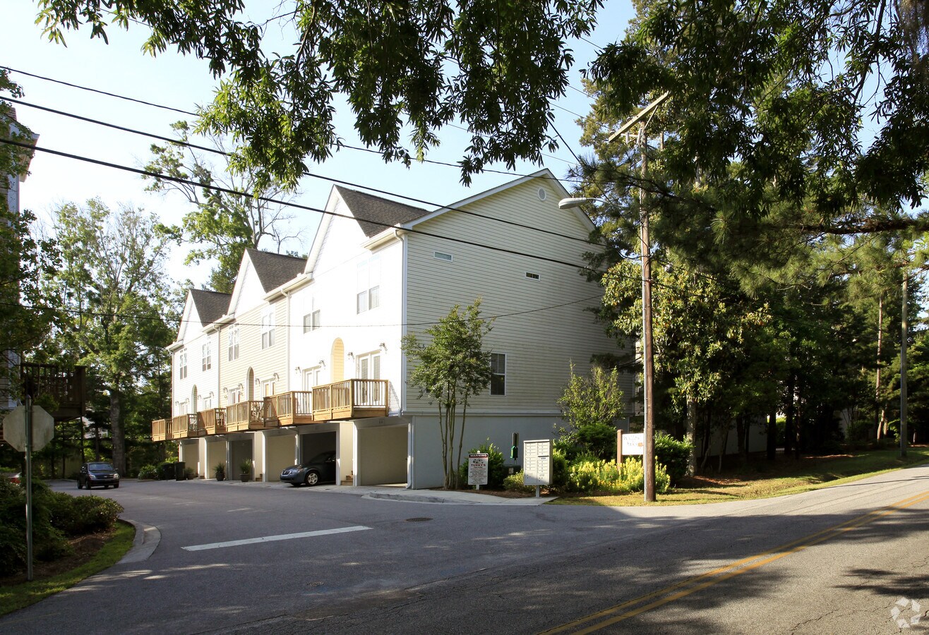 Photo - Willow Oaks Apartments