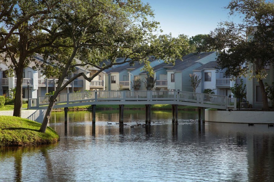 Huntington Place Apartments For Rent in Sarasota, FL