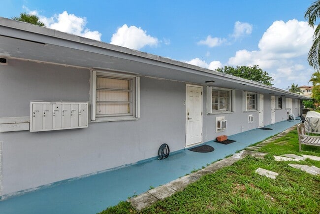 1938 NE 7th St Unit 5