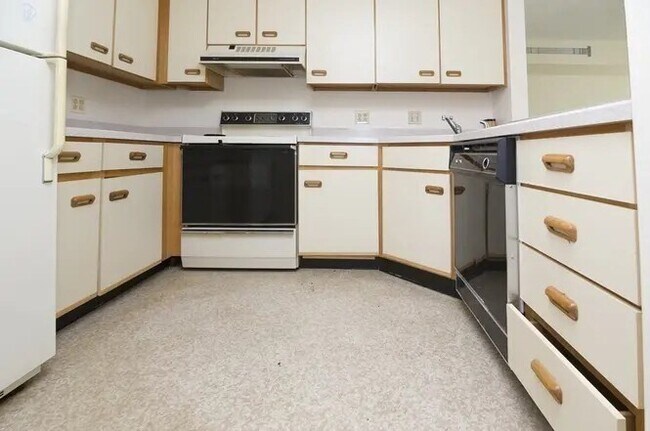 Photo - 50 S Common St Unidad 403