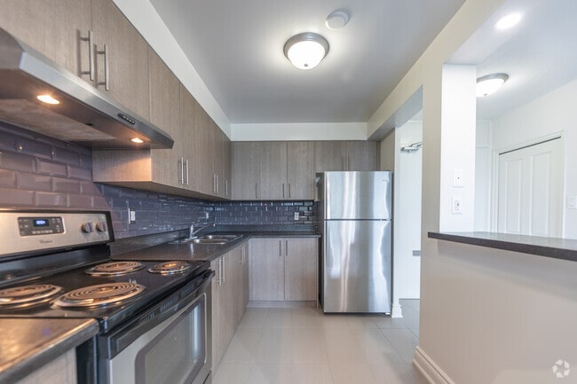 2BR, 1BA - 940SF - Kitchen - Royal Hill