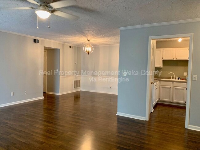 Photo - 203 Autumn Chase Dr