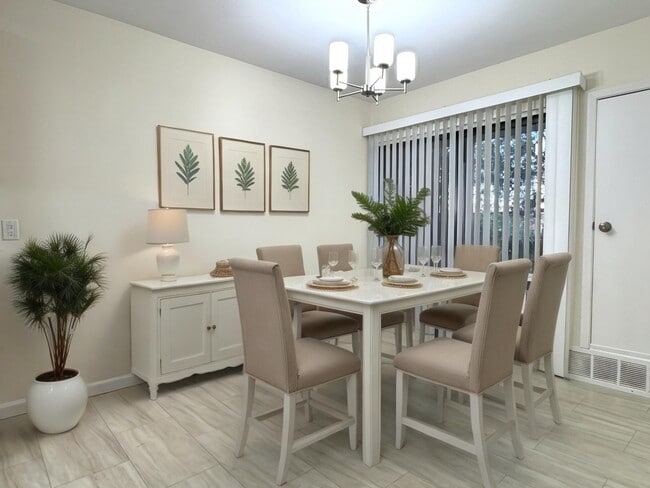 Dining - Krystie Manor (55+ Community)