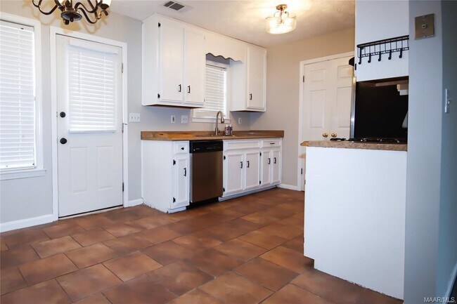 Photo - 113 Kentucky Oaks St