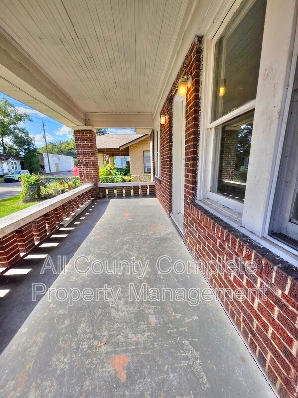 Photo - 213 W 24th St