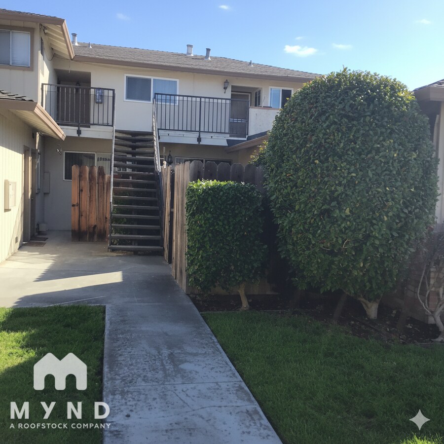 Photo - 3695 Greenlee Dr Unit 3