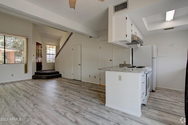 Building Photo - 2215 W Augusta Ave Rental