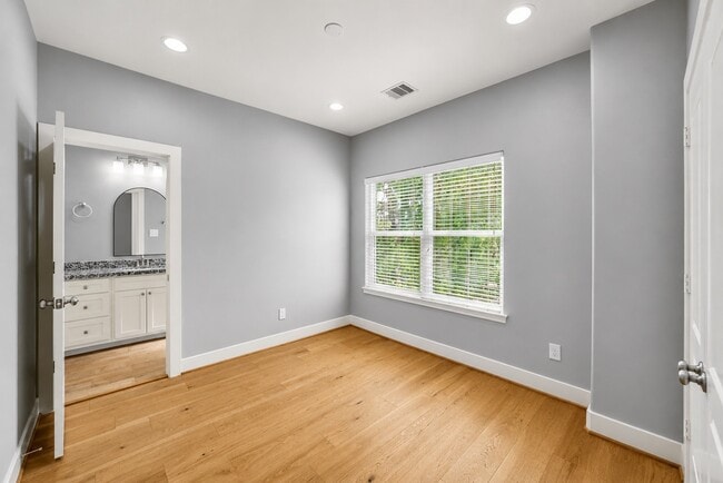 Photo - 3605 Billingsley St