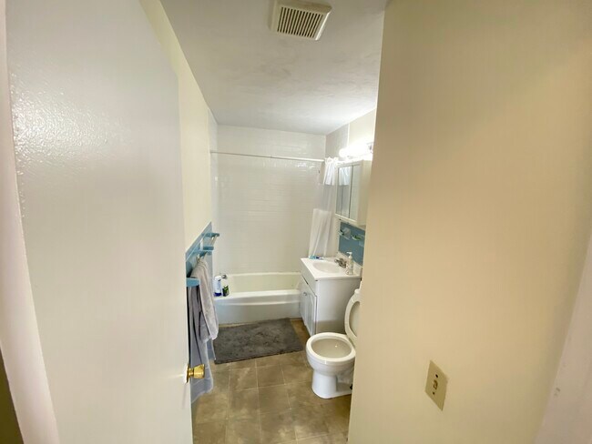 Bathroom - 95 Gardner St Unit 1