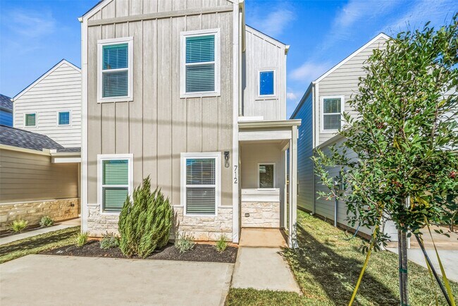 Building Photo - 712 W Dallas St