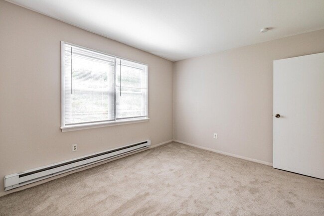 Middlebury Crossing Apartments