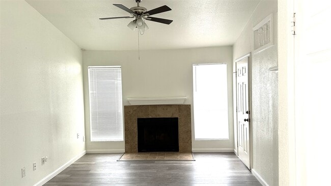 Photo - 3900 Woodchase Dr Unit 92