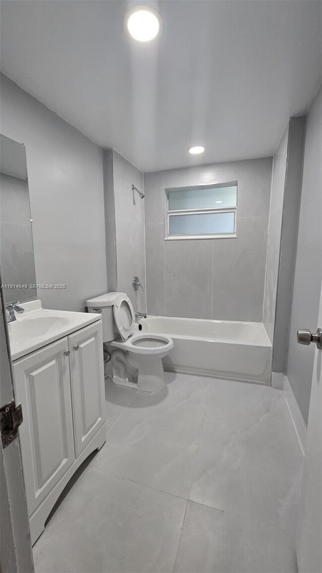 Photo - 9200 E Bay Harbor Dr Unit 6