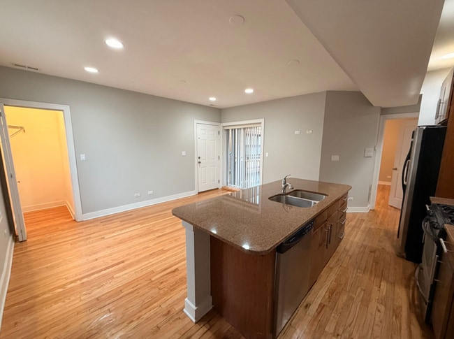 Photo - 4228 N Whipple St Unit 2S