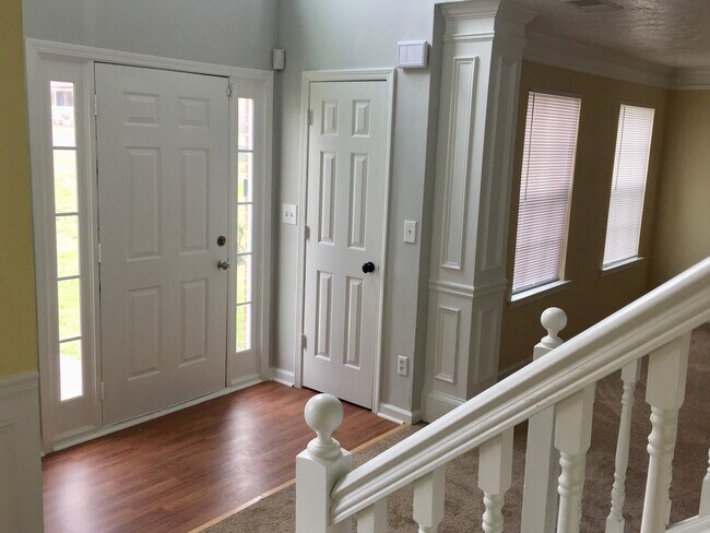 Photo - 121 Meadow Creek Ct