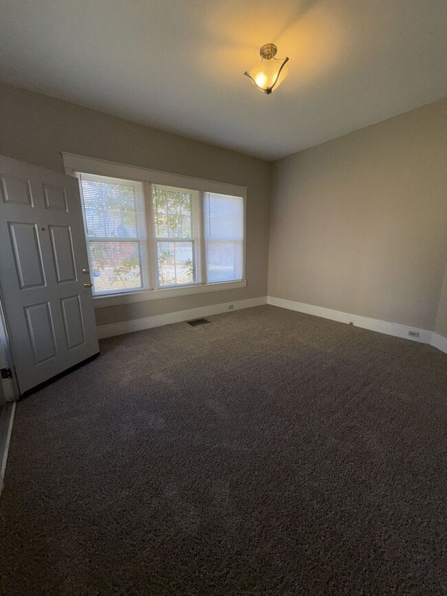 Photo - 1424 W. Fourth St. - 3 Unit Unit 1424 W. Fourth St. B