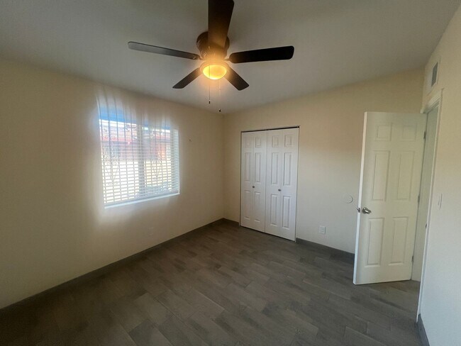 Photo - Newly Refurbish 2 Bed. 1 Ba. Duplex Apartment In Convenient Location Closed to Everthing