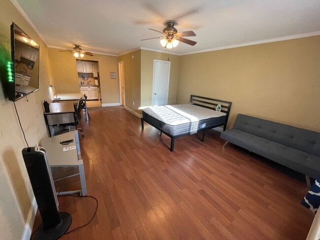 Building Photo - 405 Dunwoody St Unit 3