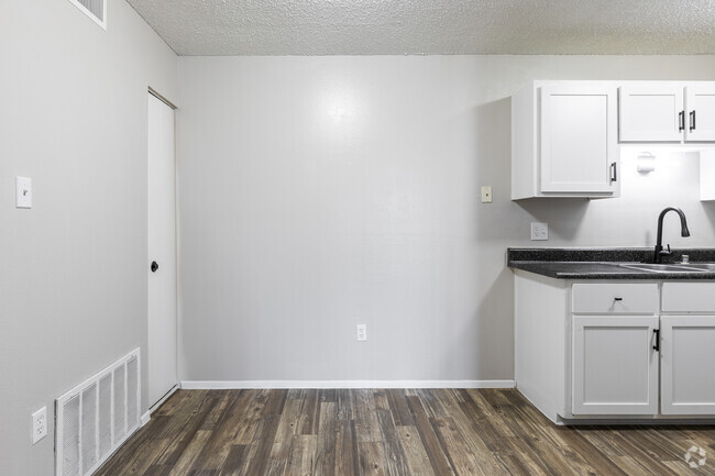 1 BR, 1 BA - 629 SF