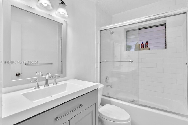 Building Photo - 4731 NW 10th Ct Unit 316 Rental