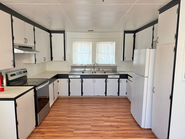 Photo - Partially Renovated 3 Bedroom / 2 Bathroom Main House – 1,400 Sq Ft