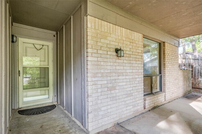 Photo - 1402 Meadgreen Cir