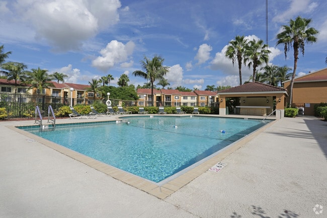 Piscina - Pembroke Park Apartments