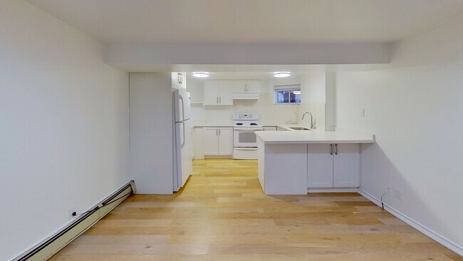 Building Photo - 101-103 Spadina Rd Unit 103-B
