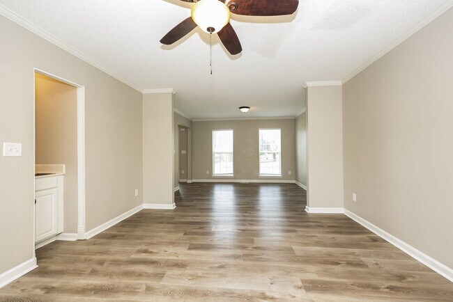 Photo - 2404 Kramer Way