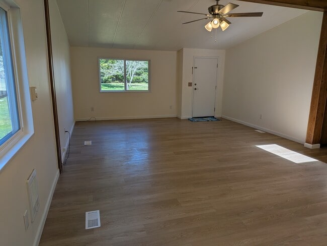 Photo - 6010 Knoble Rd E