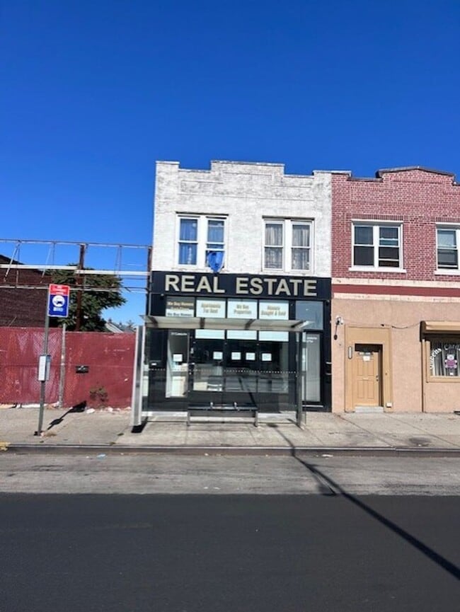 Building Photo - 211-13 Jamaica Ave Unit 2RR