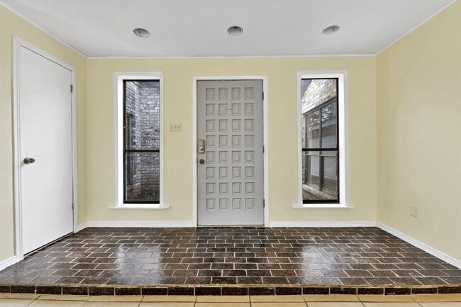 Photo - 9842 Pinehurst St