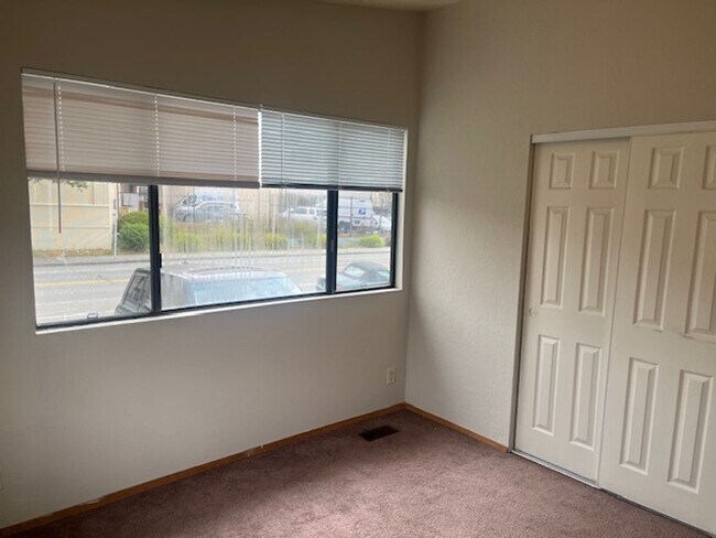 Photo - Three Bedroom in Temescal