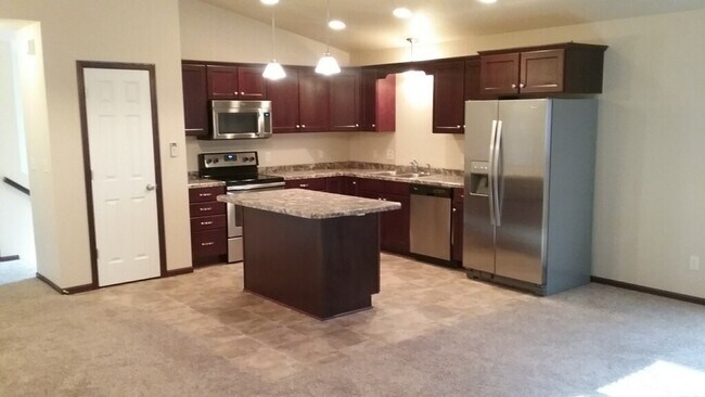 Photo - Spacious 2 bedroom Twin home