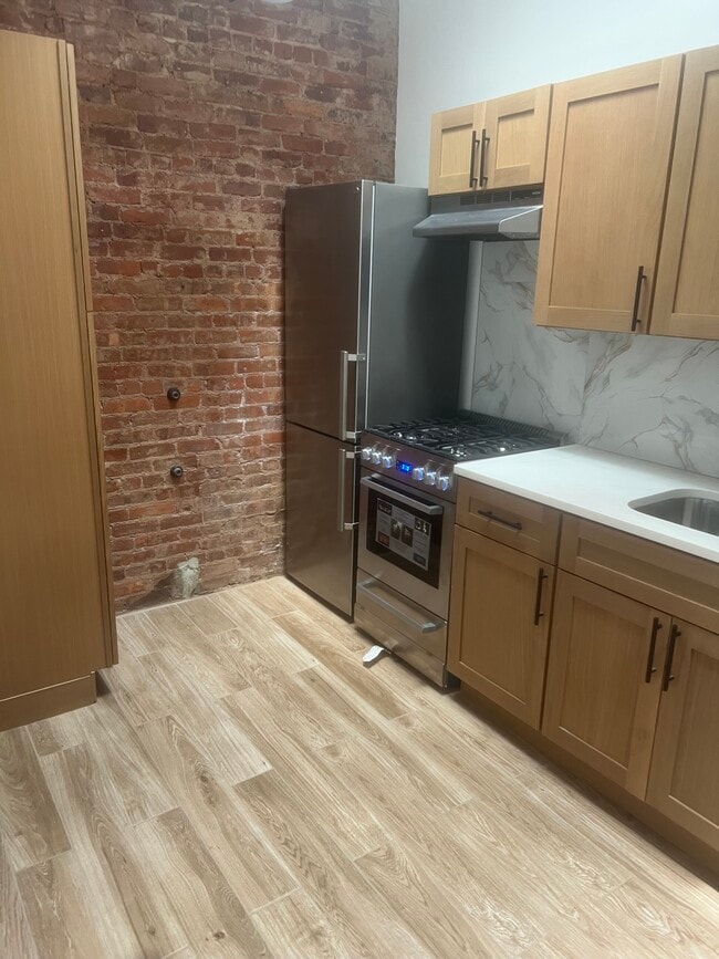 367 W 123rd St