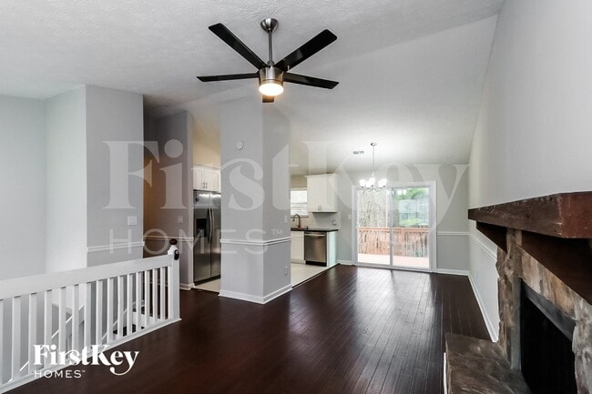 Photo - 405 Sheringham Ct
