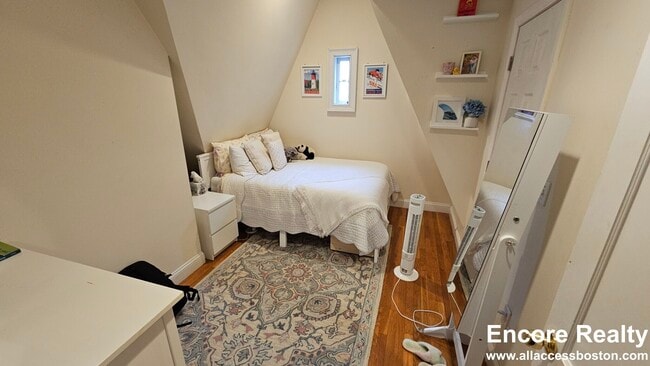 44 Greycliff Rd Unit 1