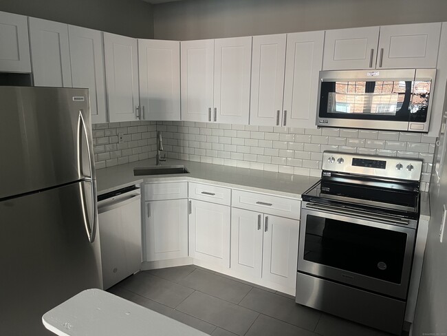 Building Photo - 114 Elizabeth St Unit 118-B8 Rental