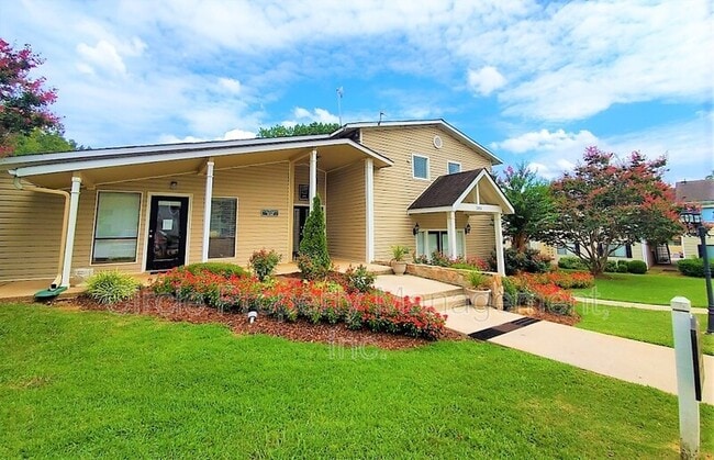 Building Photo - 2021 Highridge Dr SW Unit 13B