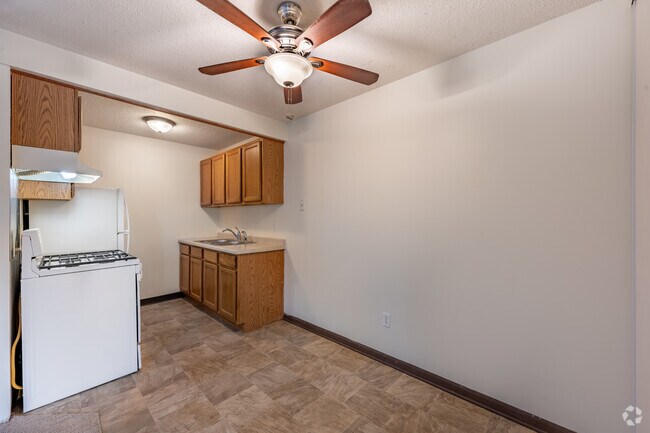 2BR, 2BA - 750SF - Dining Room/Kitchen