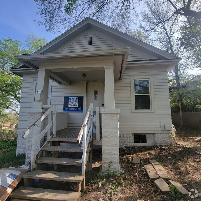 Building Photo - $900 2 Bedroom 1 Bathroom Home