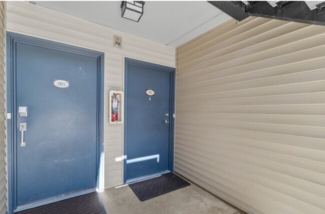 Photo - 25025 SE Klahanie Blvd Unidad K102