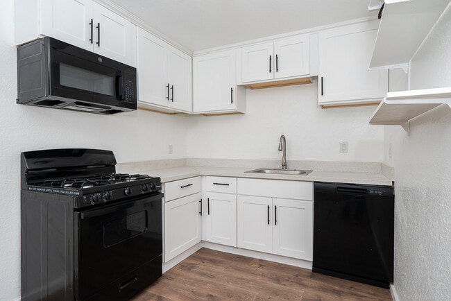 Photo - 526 Greystone Ln