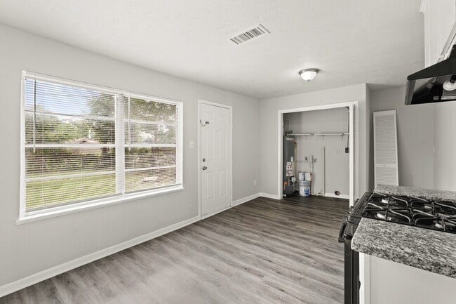 Building Photo - 6314 Crestville St Rental