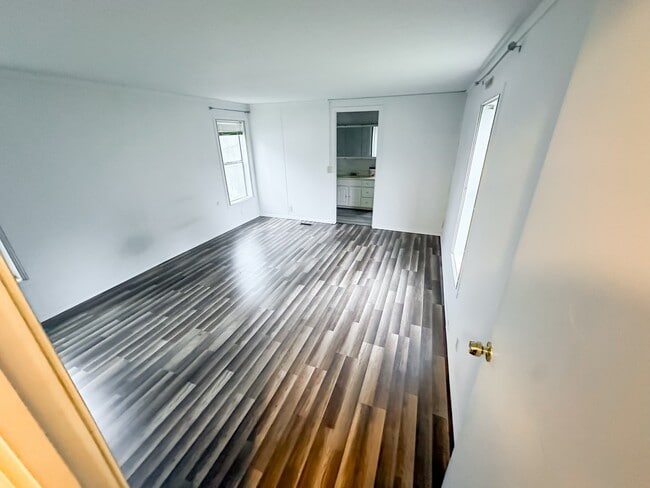 Master Bedroom - 4511 Lakewood Rd