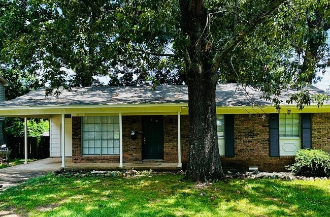 Building Photo - A Great Home in the Heart of Little Rock
