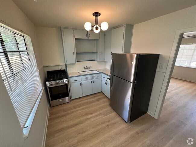 Building Photo - 906 E 46th St Rental